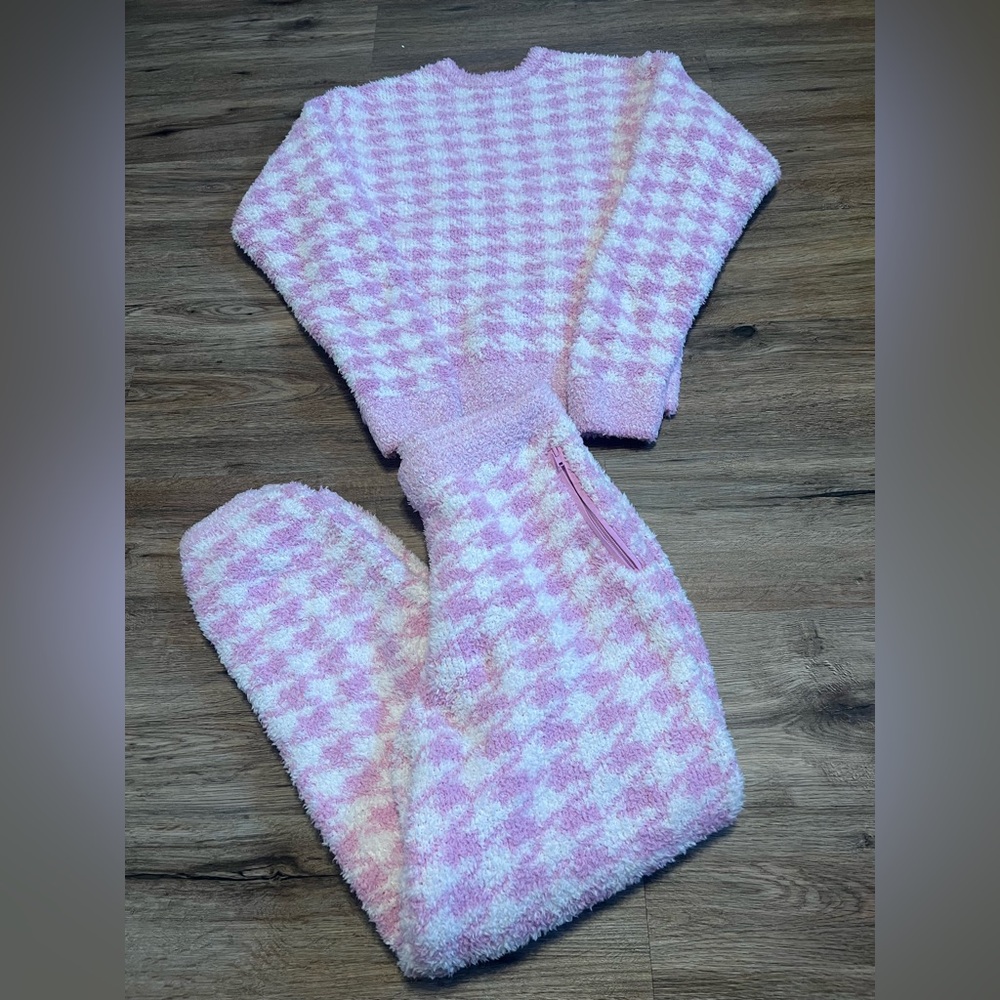 SKIMS Pink and White Pajama Set - Picture 4 of 15